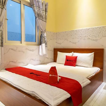 Hotel Reddoorz Near Etown 4 Thành Pho Ho Chí Minh Esterno foto