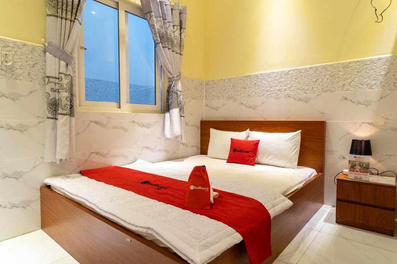 Hotel Reddoorz Near Etown 4 Thành Pho Ho Chí Minh Esterno foto