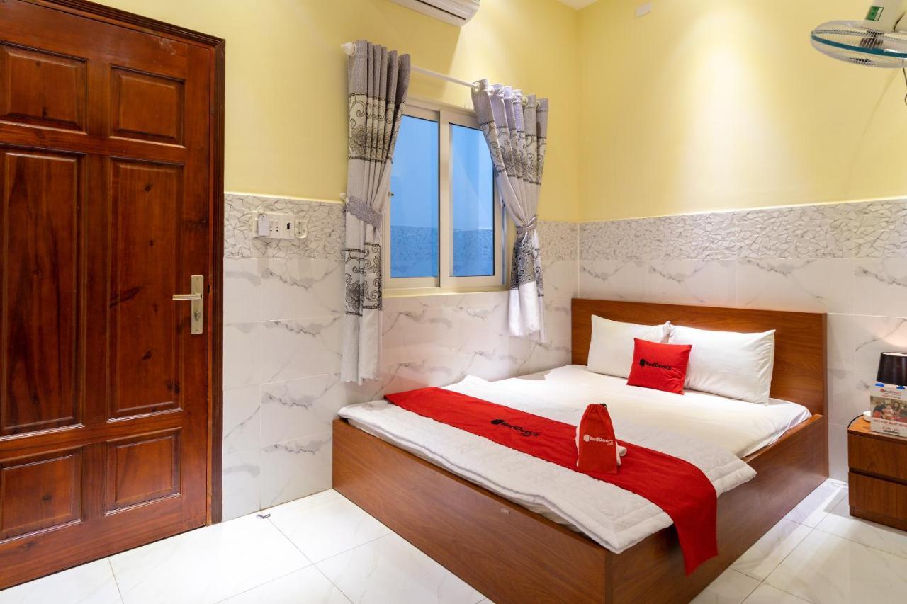 Hotel Reddoorz Near Etown 4 Thành Pho Ho Chí Minh Esterno foto