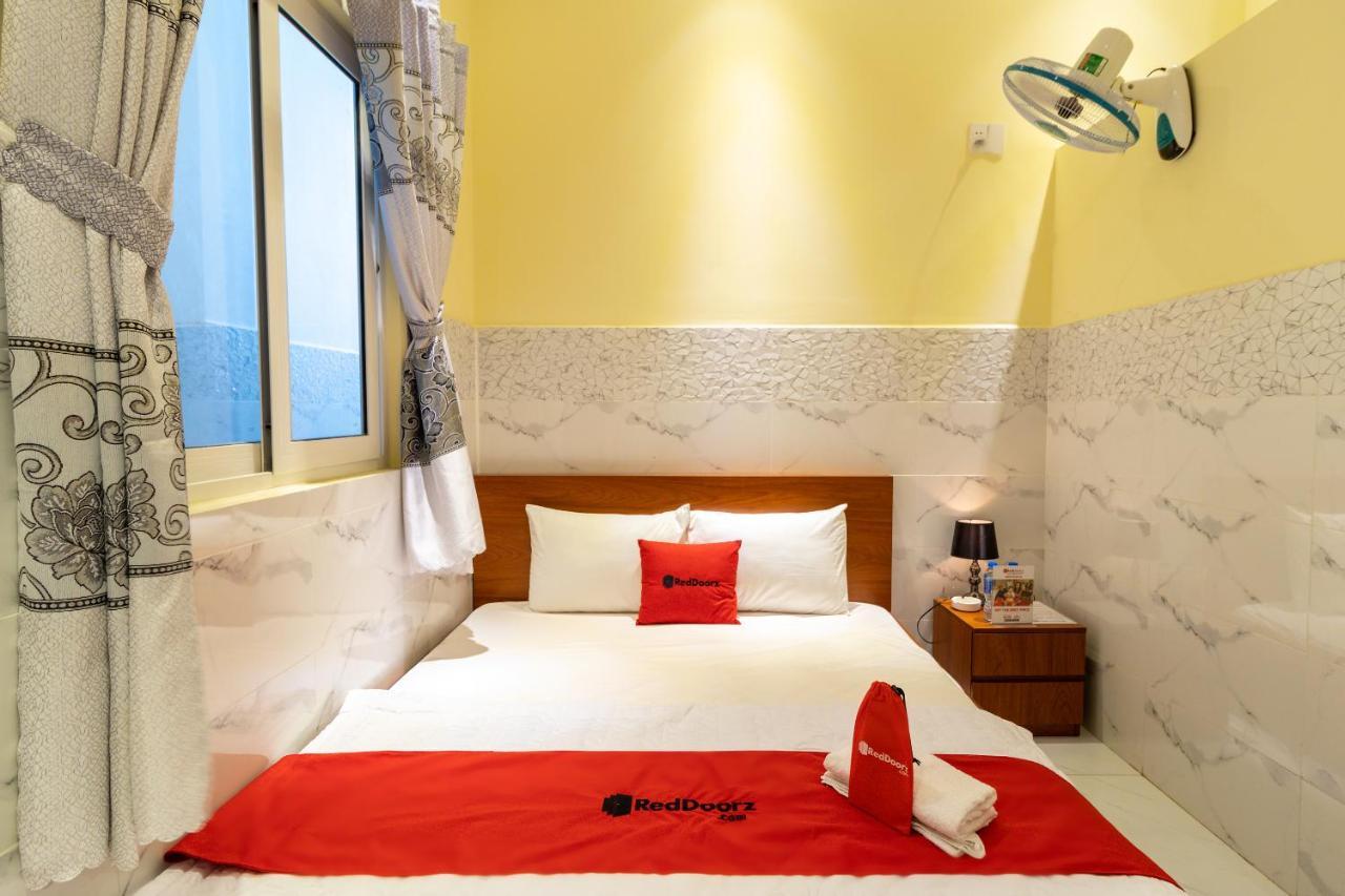 Hotel Reddoorz Near Etown 4 Thành Pho Ho Chí Minh Esterno foto