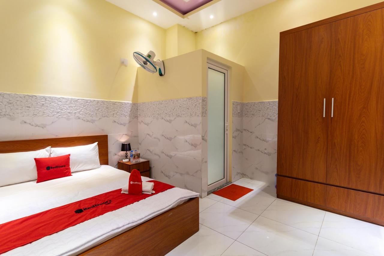 Hotel Reddoorz Near Etown 4 Thành Pho Ho Chí Minh Esterno foto